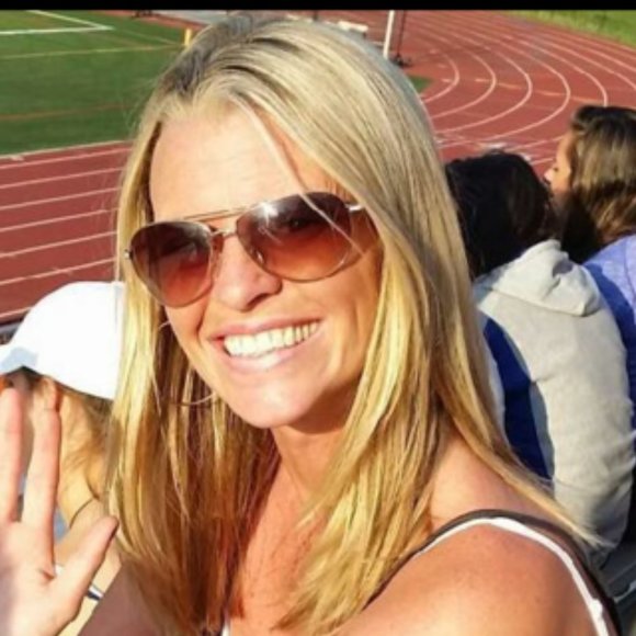 Meet your Posher, Lauren - Picture 1 of 1